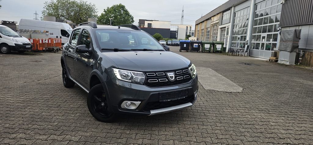 Dacia Sandero 122.364 km 5.990 &euro; Waiblingen Neustadt ( 15 km von Stuttgart ) 71336