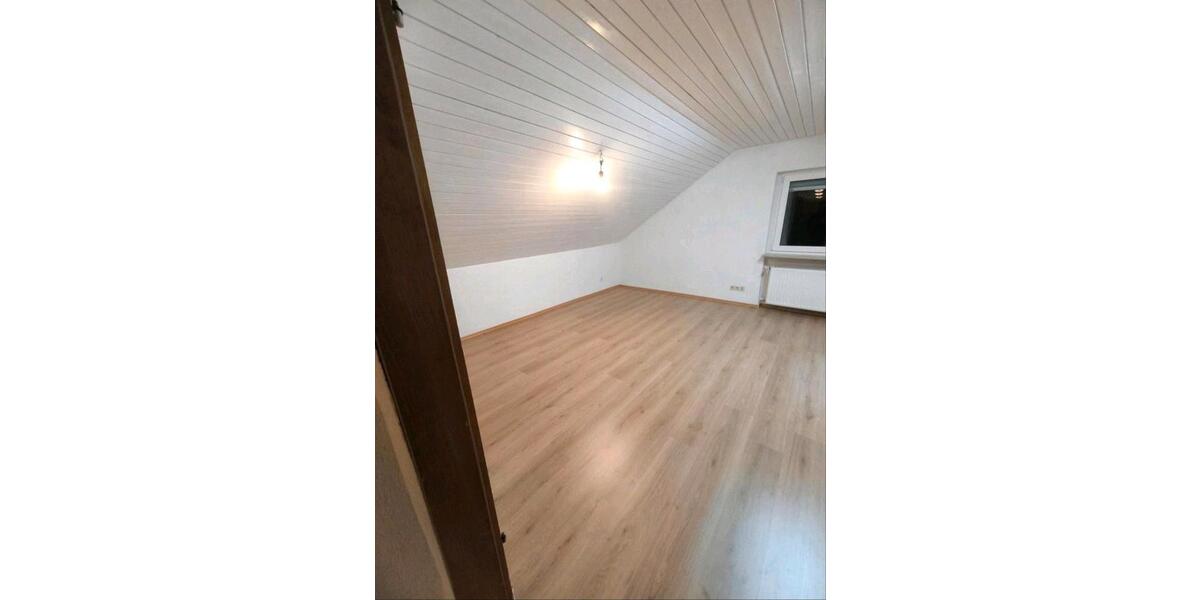 Dachgeschoßwohnung Göppingen Bruckwasen - 3 Zimmer, 75 m&sup2;, 925&euro; | Angebot:25022176