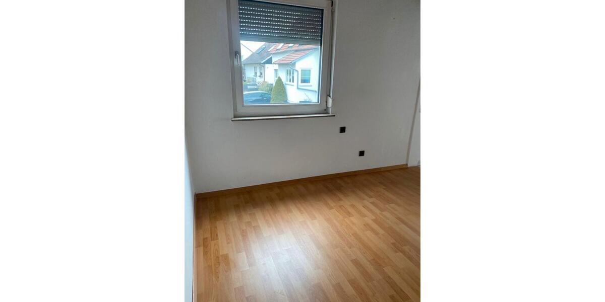 Etagenwohnung Baltmannsweiler - 3 Zimmer, 104 m&sup2;, 1.200&euro; | Angebot:26004526