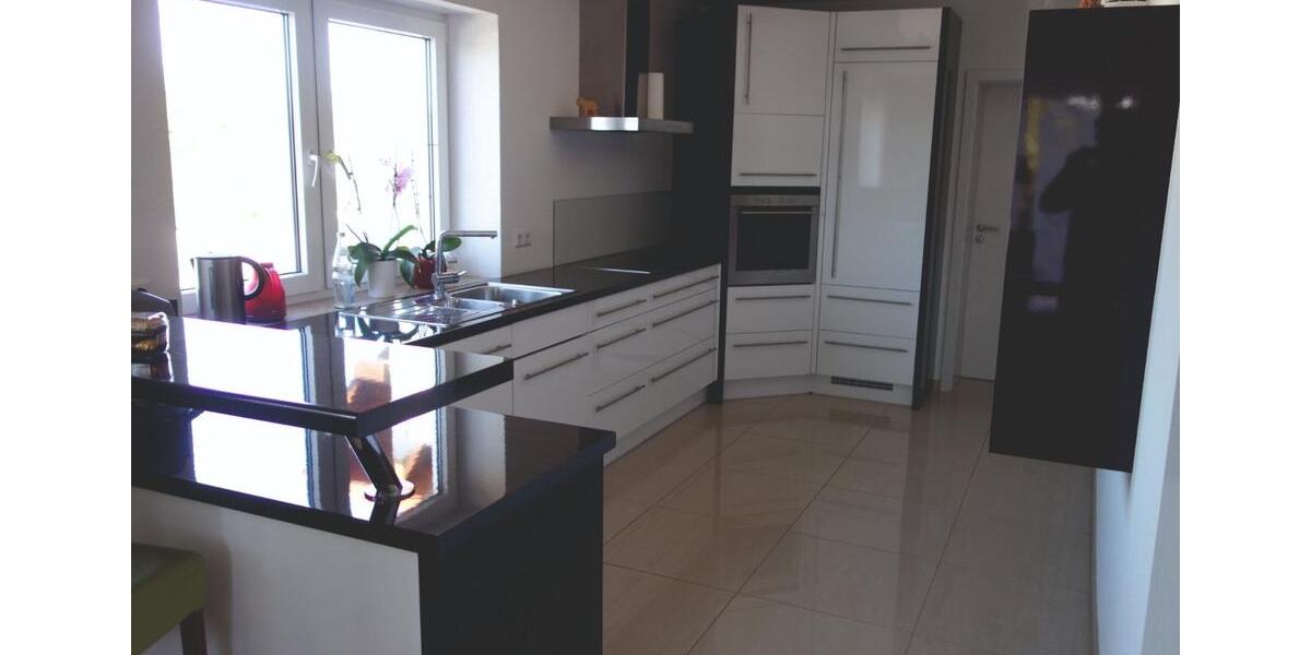 Etagenwohnung Westerheim - 8 Zimmer, 220 m&sup2;, 1.640&euro; | Angebot:25654088