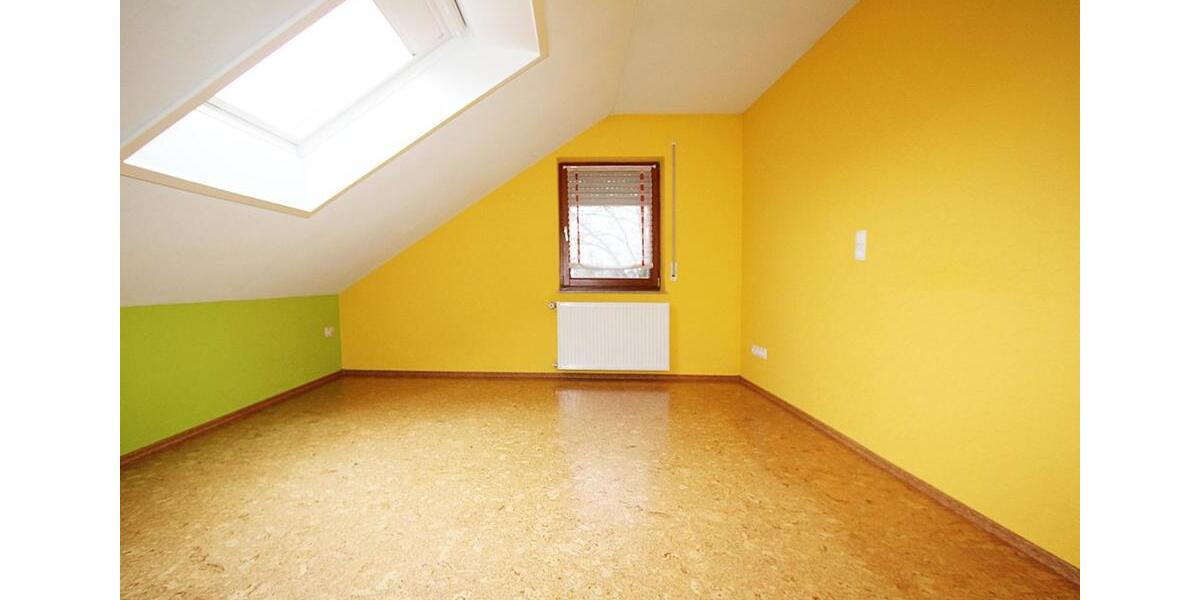 Dachgeschoßwohnung Durlangen - 4.5 Zimmer, 100 m&sup2;, 750&euro; | Angebot:24847917