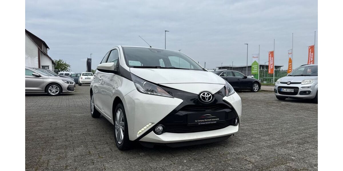 Toyota Aygo (X) 45.000 km 11.490 &euro; Weinstadt 71384