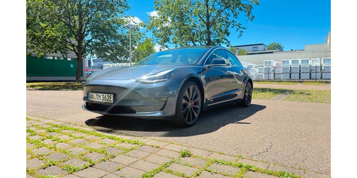 Tesla Model 3 117.500 km 27.200 &euro; Leutenbach 71397