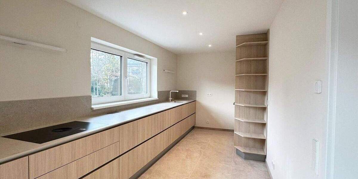 Einfamilienhaus Esslingen am Neckar Sulzgries - 6 Zimmer, 260 m&sup2;, 3.420&euro; | Angebot:25746482