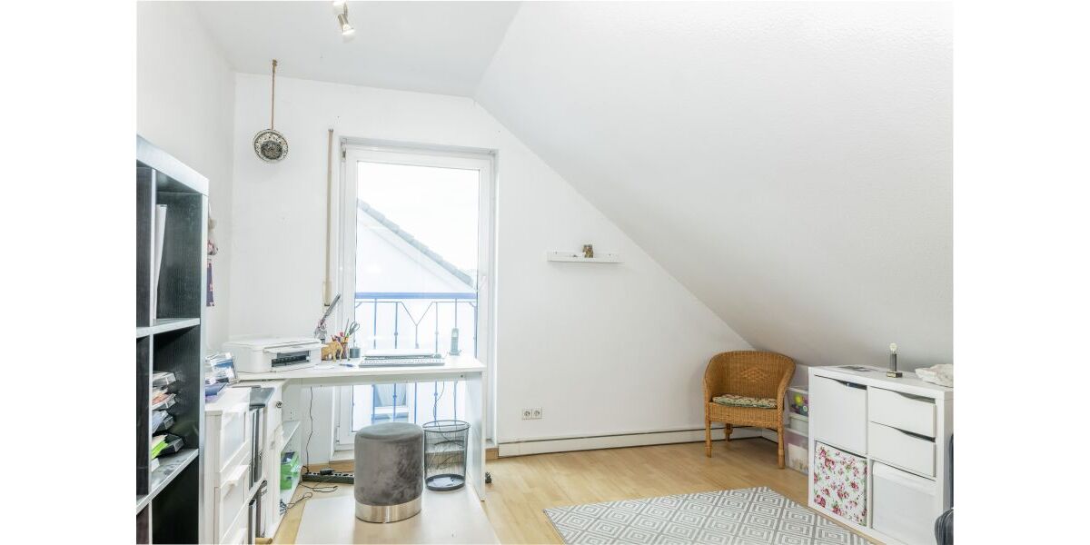 Provisionsfrei* Moderne, großzügige Doppelhaushälfte mit Einliegerwohnung, Garten, Carport, Solaranlage, Sauna & Jacuzzi, bezugsfrei - Doppelhaushälfte Uhingen | Angebot:27685704