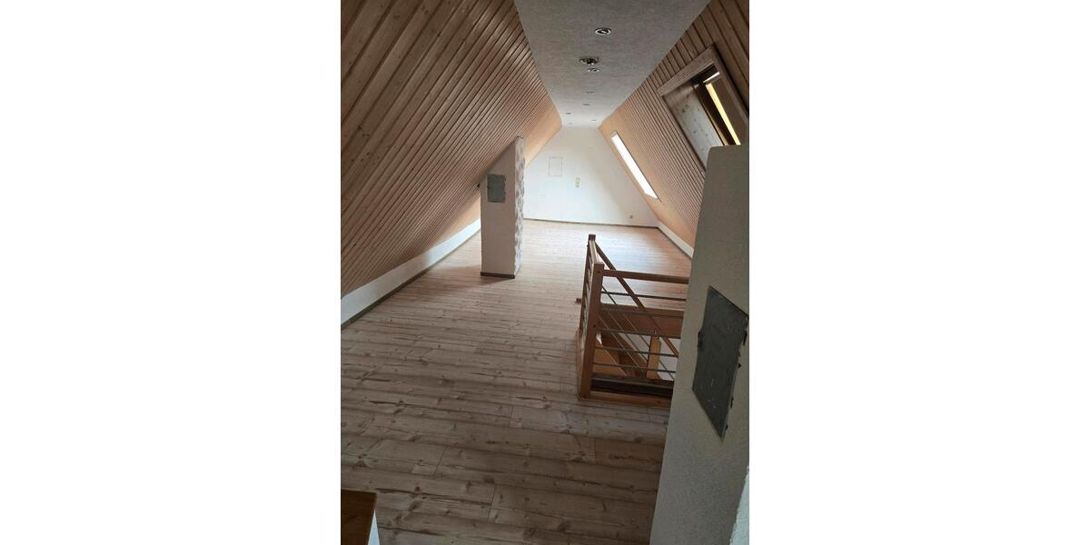 Dachgeschoßwohnung Wernau (Neckar) - 5 Zimmer, 120 m&sup2;, 1.550&euro; | Angebot:26129560