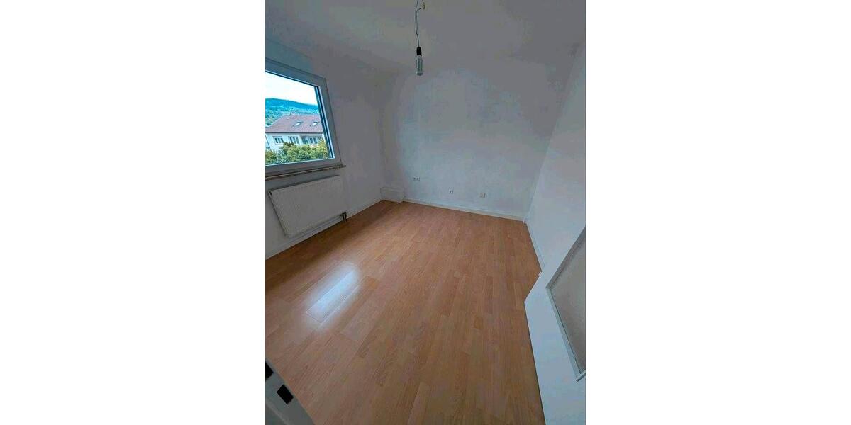 Etagenwohnung Nürtingen - 7 Zimmer, 147 m&sup2;, 1.499&euro; | Angebot:26592362
