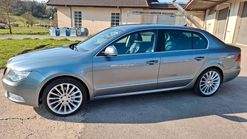 Skoda Superb 143.000 km 8.950 &euro; Weinstadt 71384