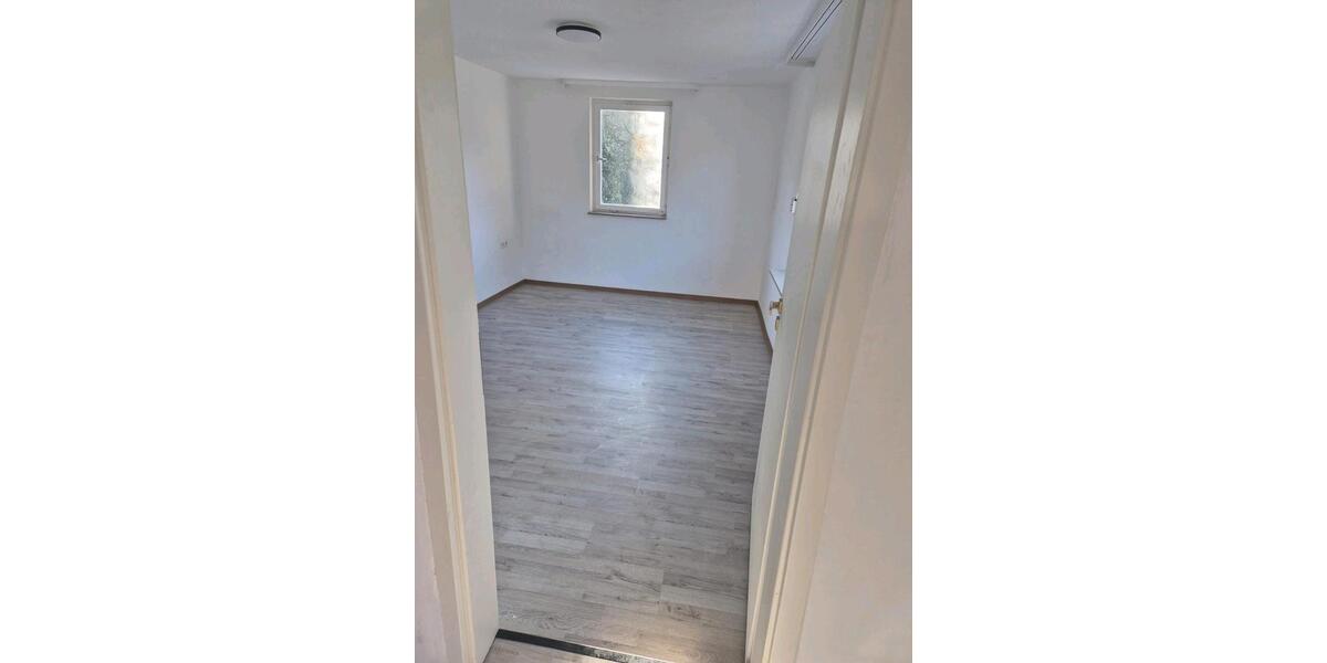Etagenwohnung Bad Urach - 3 Zimmer, 80 m&sup2;, 1.000&euro; | Angebot:27570396