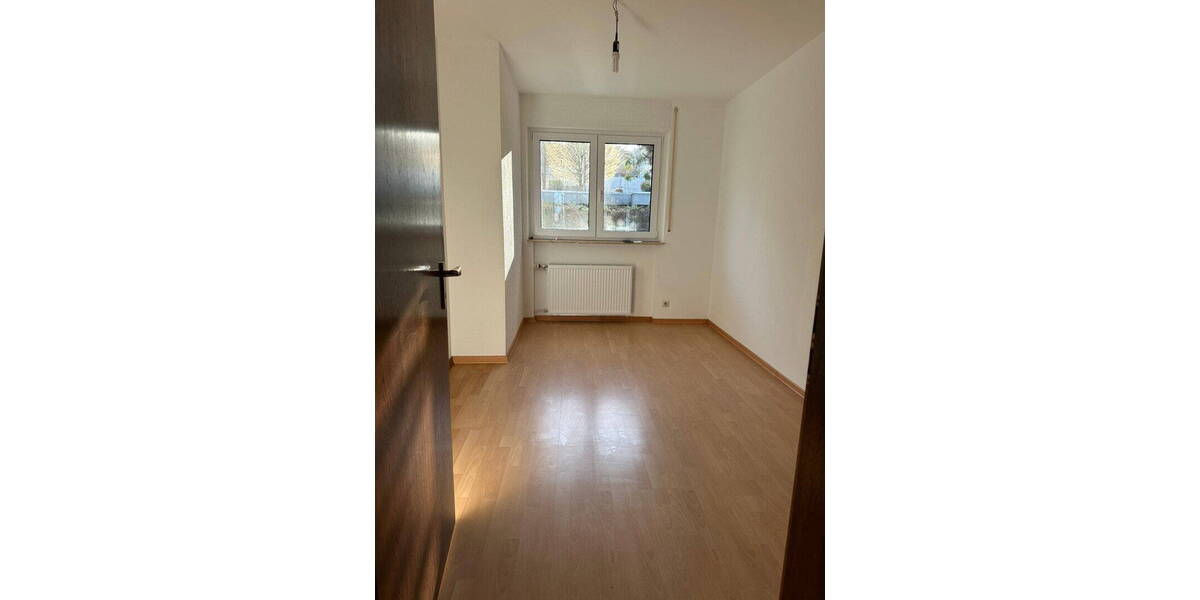 Etagenwohnung Uhingen - 4 Zimmer, 130 m&sup2;, 1.500&euro; | Angebot:26237436