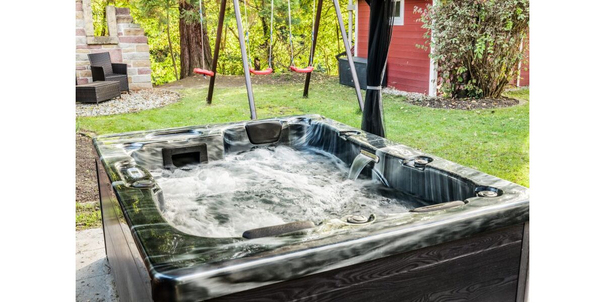 Provisionsfrei* Moderne, großzügige Doppelhaushälfte mit Einliegerwohnung, Garten, Carport, Solaranlage, Sauna & Jacuzzi, bezugsfrei - Doppelhaushälfte Uhingen | Angebot:27685704