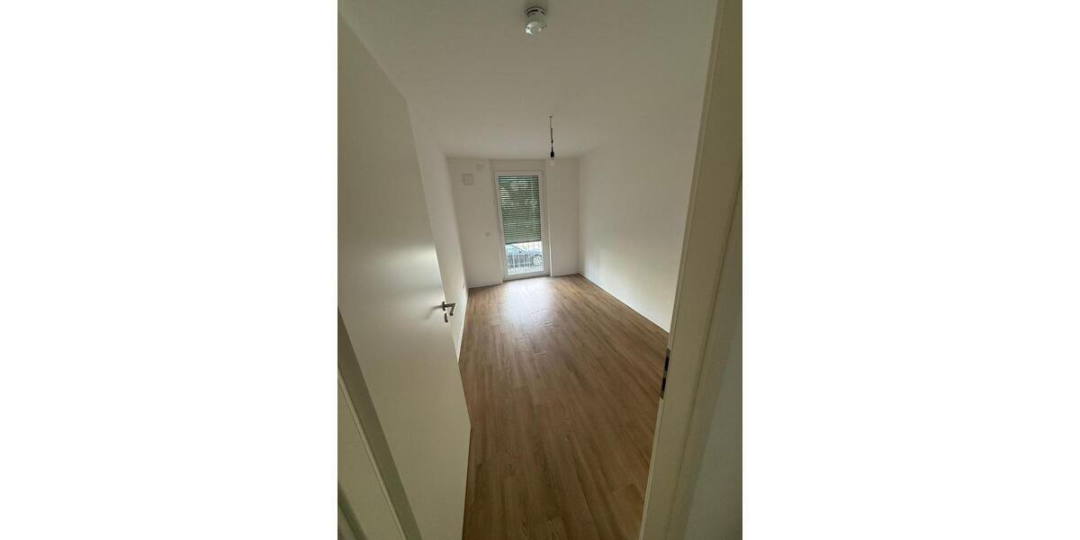 Erdgeschoßwohnung Esslingen am Neckar Brühl - 3 Zimmer, 80 m&sup2;, 1.375&euro; | Angebot:25972429