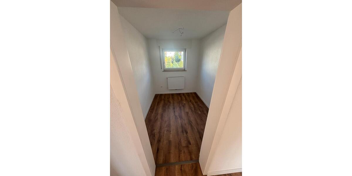 Etagenwohnung Wäschenbeuren - 4 Zimmer, 90 m&sup2;, 990&euro; | Angebot:25332661