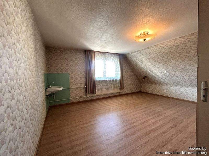 Etagenwohnung Laichingen-Feldstetten Feldstetten - 9 Zimmer, 168 m&sup2;, 249.000&euro; | Angebot:25672484