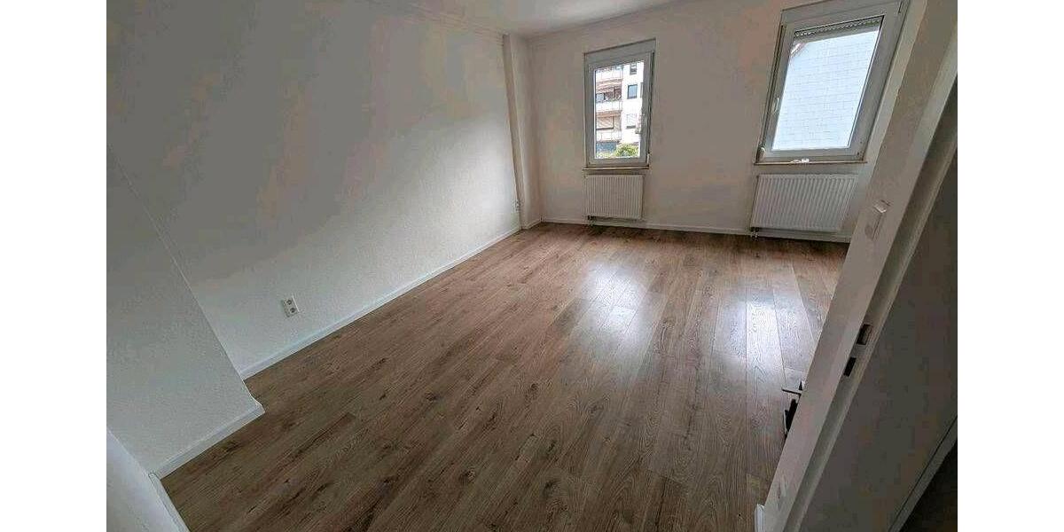 Etagenwohnung Nürtingen - 7 Zimmer, 147 m&sup2;, 1.499&euro; | Angebot:26592362