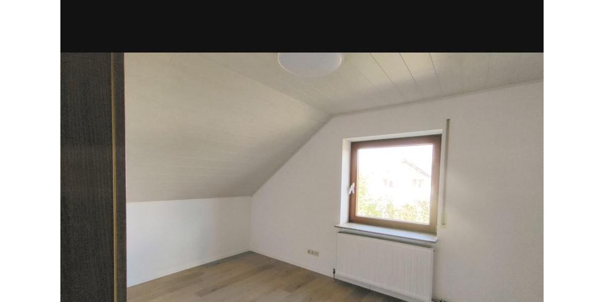 Dachgeschoßwohnung Böbingen an der Rems - 3.5 Zimmer, 82 m&sup2;, 900&euro; | Angebot:26003096