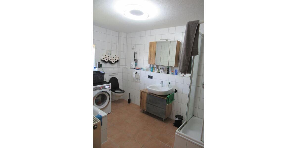 Provisionsfrei* Doppelhaushälfte mit zwei separaten Wohneinheiten, Stellplätzen, Balkon und Terrasse - Zweifamilienhaus Göppingen Faurndau | Angebot:26961593