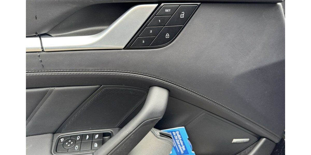 Porsche 992 Turbo S Cabriolet Keramik Sportabg alles schwa 7.000 km 248.000 &euro; Schorndorf 73614