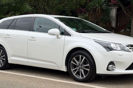 Toyota Avensis 82.000 km 12.900 &euro; Fellbach 70736