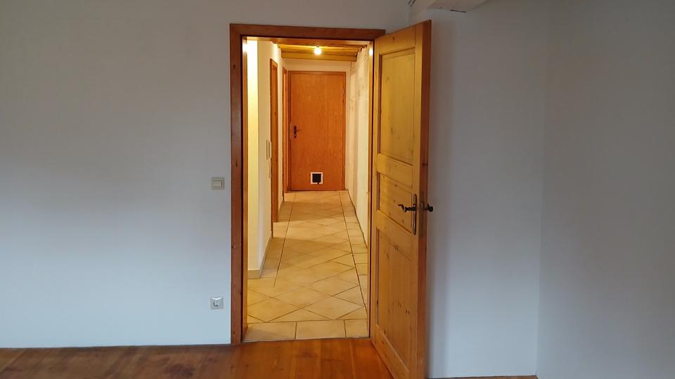 Etagenwohnung Weinstadt - 3.5 Zimmer, 100 m&sup2;, 1.200&euro; | Angebot:24780126