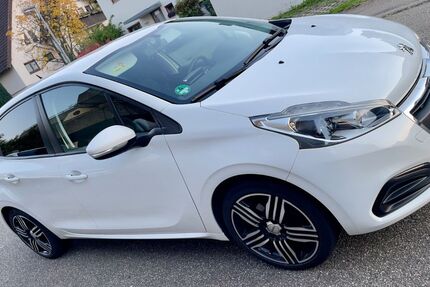 Peugeot 208 96.000 km 6.000 &euro; Weinstadt 71384