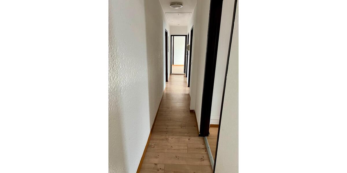 Dachgeschoßwohnung Nürtingen - 3.5 Zimmer, 60 m&sup2;, 165.000&euro; | Angebot:25791433