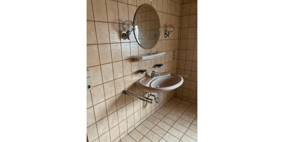 Etagenwohnung Baltmannsweiler - 3 Zimmer, 104 m&sup2;, 1.200&euro; | Angebot:26004526