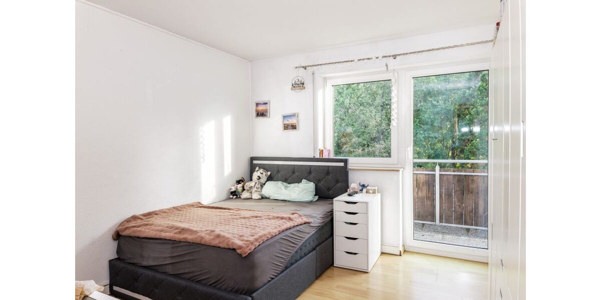 Provisionsfrei* Moderne, großzügige Doppelhaushälfte mit Einliegerwohnung, Garten, Carport, Solaranlage, Sauna & Jacuzzi, bezugsfrei - Doppelhaushälfte Uhingen | Angebot:27685704