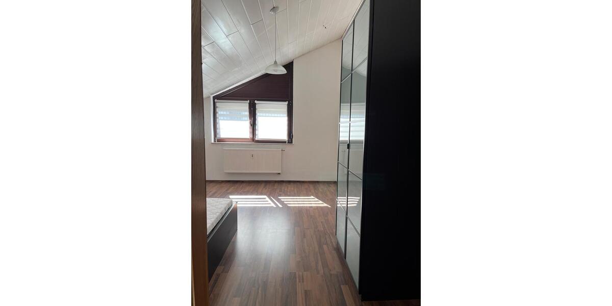 Dachgeschoßwohnung Neidlingen - 2.5 Zimmer, 65 m&sup2;, 690&euro; | Angebot:24338091