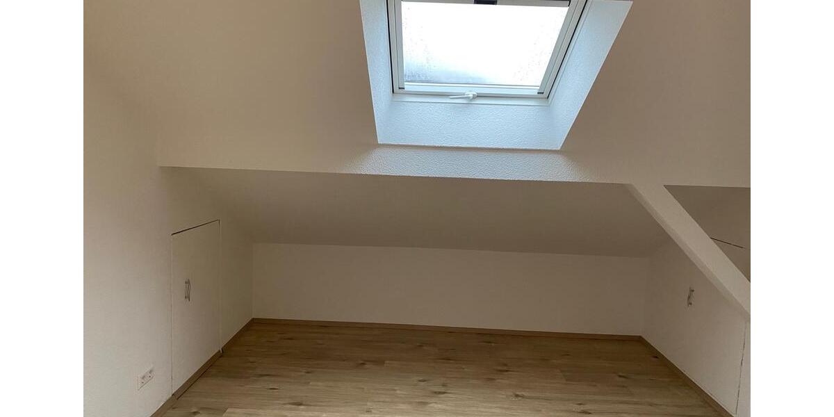 Dachgeschoßwohnung Dettingen an der Erms - 3 Zimmer, 80 m&sup2;, 1.000&euro; | Angebot:25225406