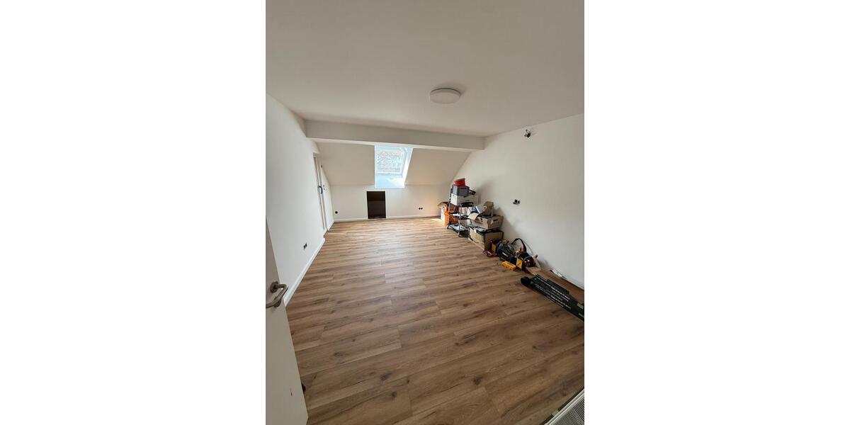 Etagenwohnung Nürtingen - 8 Zimmer, 165 m&sup2;, 1.930&euro; | Angebot:25942991