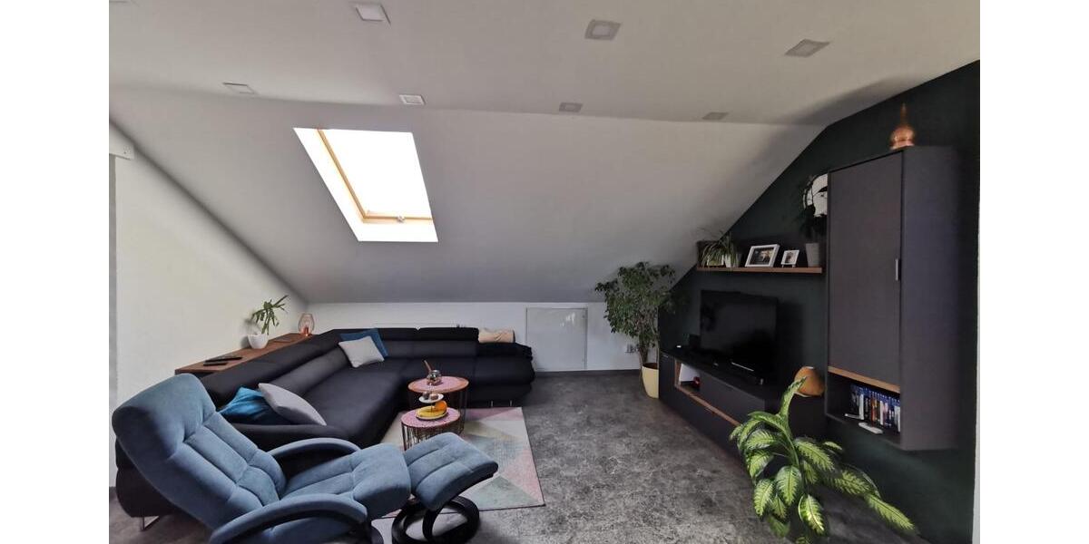 Dachgeschoßwohnung Essingen - 3 Zimmer, 90 m&sup2;, 850&euro; | Angebot:26681912