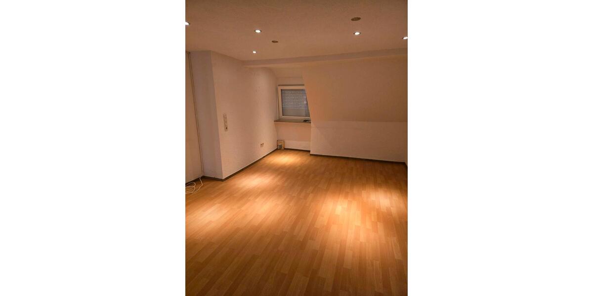 Dachgeschoßwohnung Wernau (Neckar) - 5 Zimmer, 120 m&sup2;, 1.550&euro; | Angebot:26129560