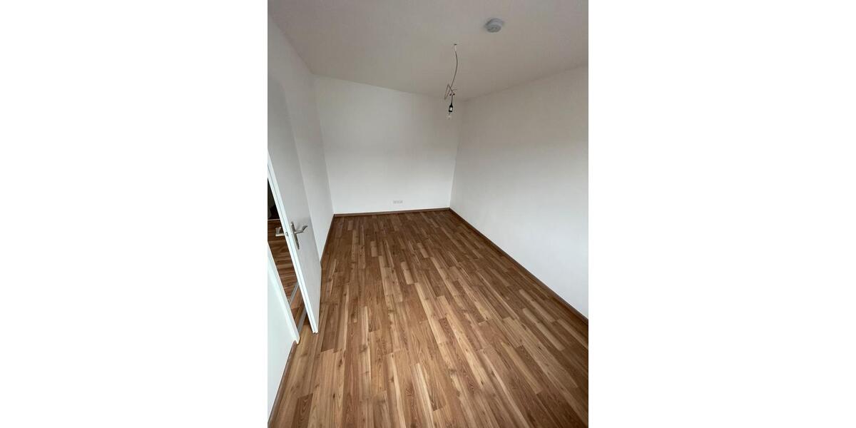 Etagenwohnung Gingen an der Fils - 3 Zimmer, 80 m&sup2;, 950&euro; | Angebot:26019850