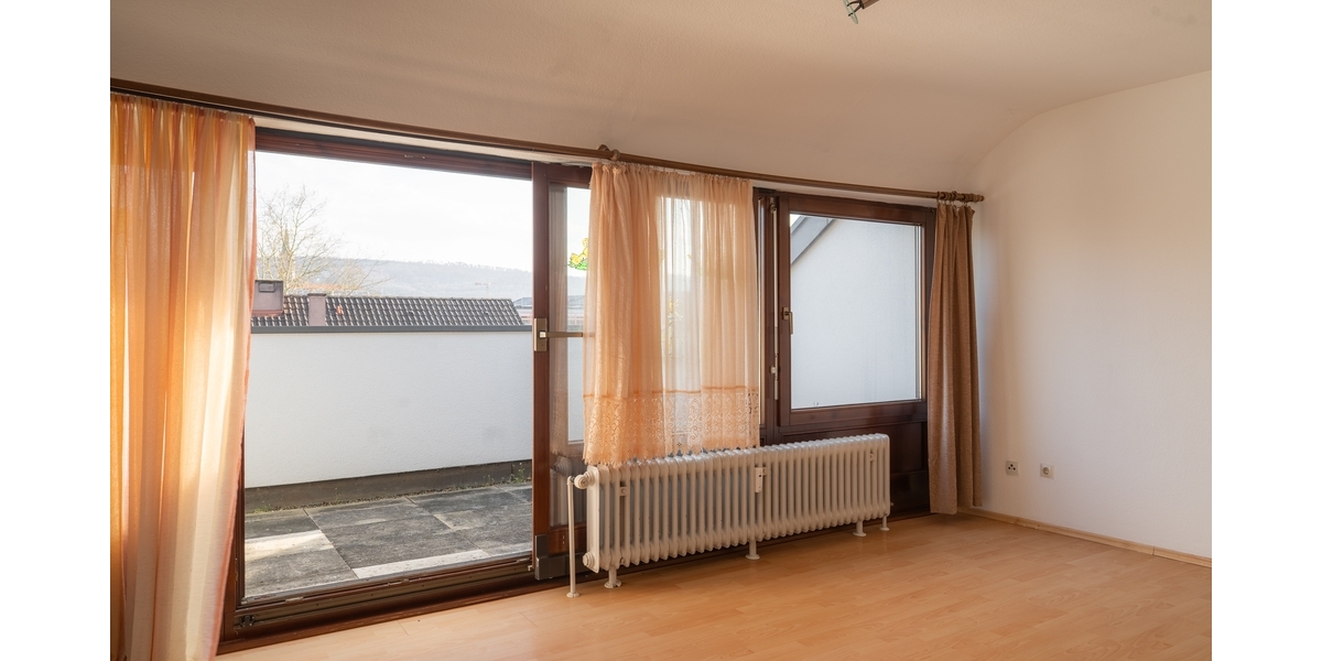 Sonnige Dachgeschoss-Oase mit PV-Anlage und Balkon - Etagenwohnung Schorndorf | Angebot:26818454