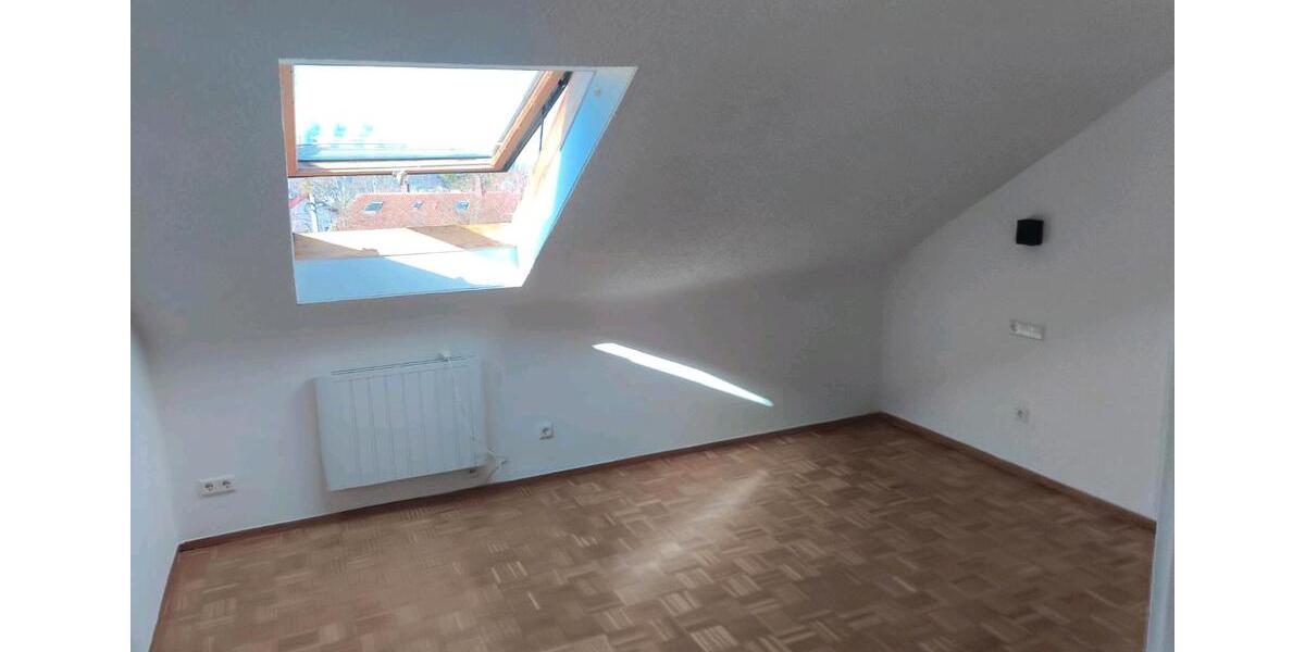 Dachgeschoßwohnung Esslingen am Neckar Pliensauvorstadt - 2 Zimmer, 44 m&sup2;, 840&euro; | Angebot:26208120