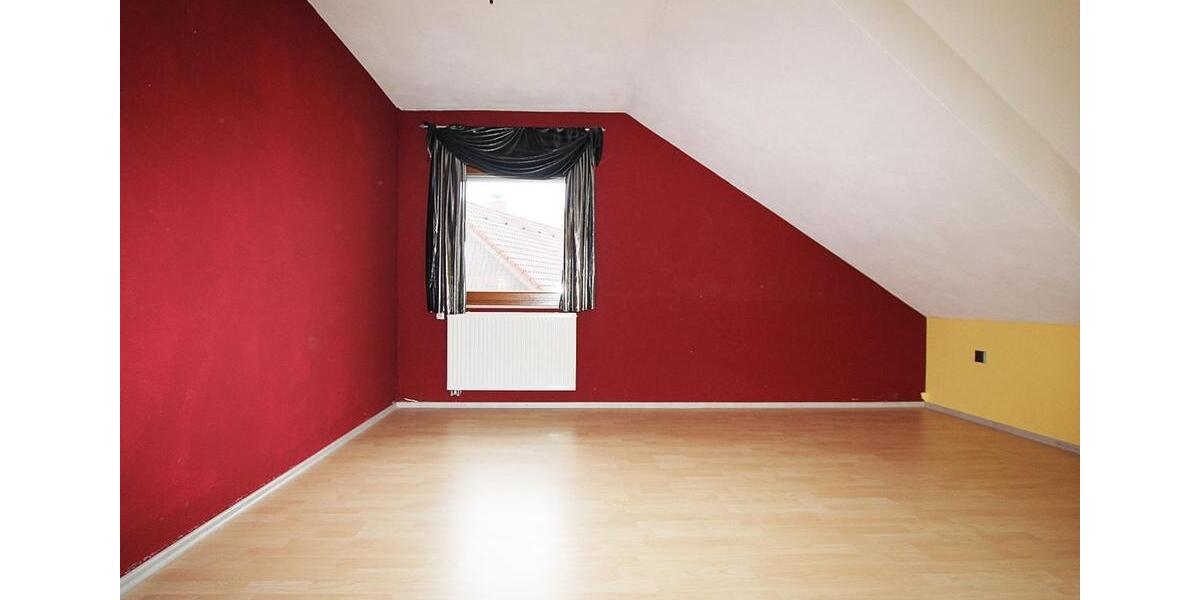 Dachgeschoßwohnung Durlangen - 4.5 Zimmer, 100 m&sup2;, 750&euro; | Angebot:24847917