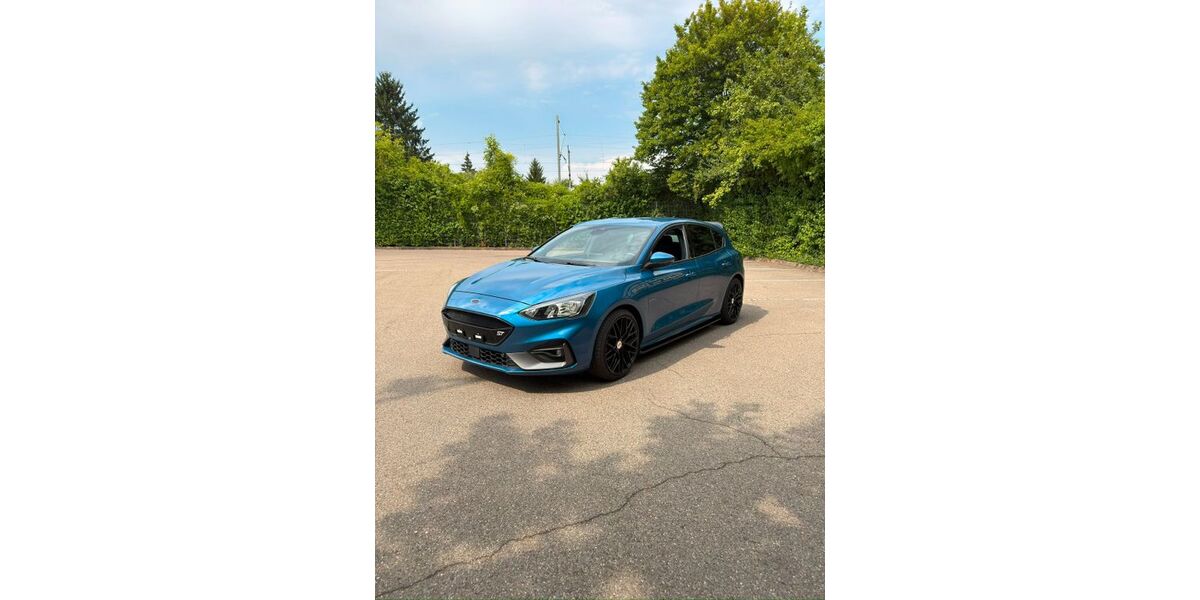 Ford Focus 81.000 km 21.999 &euro; Plüderhausen 73655