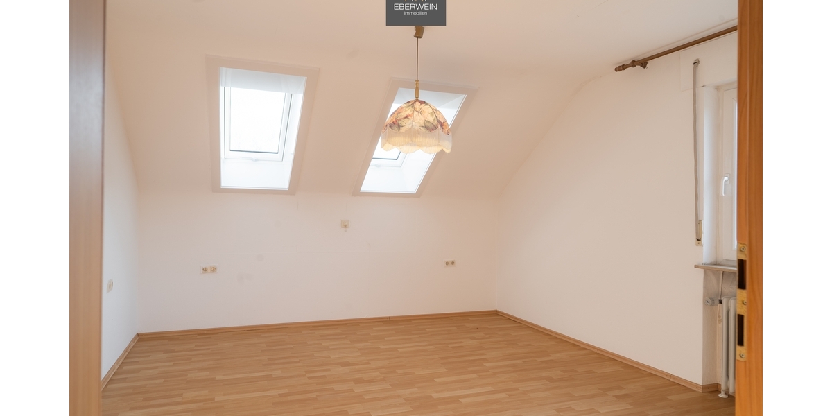 Sonnige Dachgeschoss-Oase mit PV-Anlage und Balkon - Etagenwohnung Schorndorf | Angebot:26818454