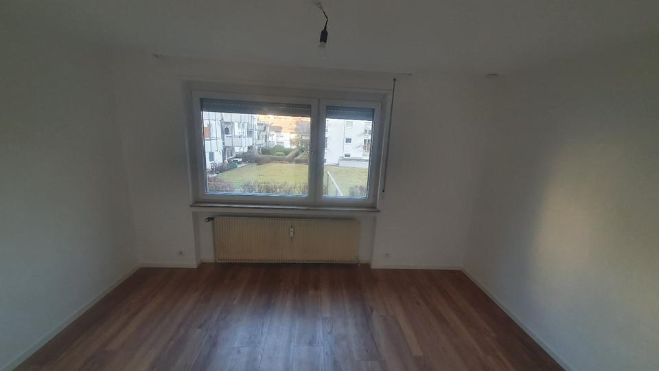 Hochparterre Esslingen am Neckar Hegensberg - 3 Zimmer, 75 m&sup2;, 900&euro; | Angebot:26538984
