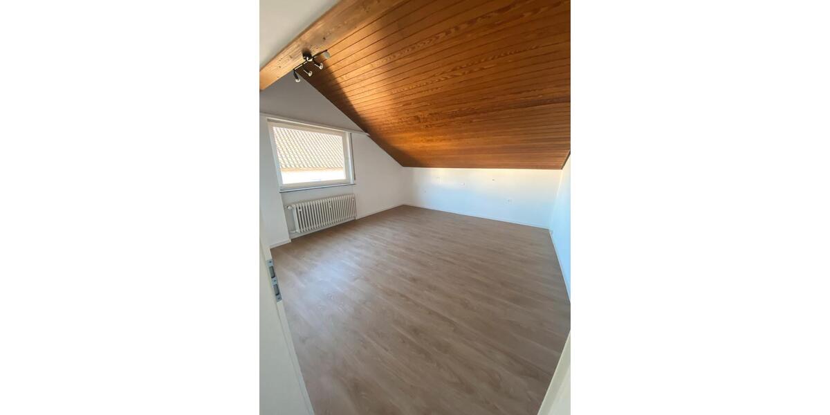Etagenwohnung Nürtingen - 3 Zimmer, 89 m&sup2;, 1.130&euro; | Angebot:25638355
