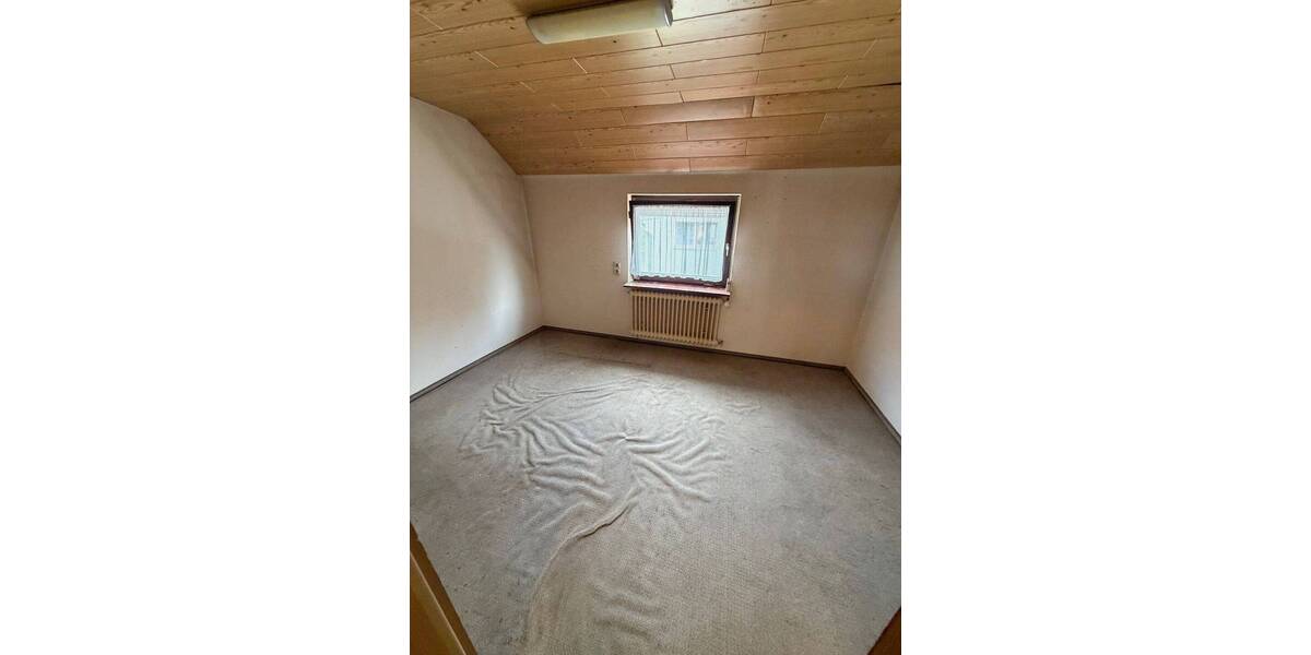 Einfamilienhaus Erkenbrechtsweiler - 8 Zimmer, 182 m&sup2;, 365.000&euro; | Angebot:26696197