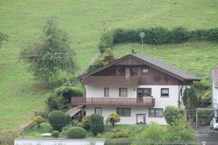 Haus Wiesensteig - 10.5 Zimmer, 180 m&sup2;, 490.000&euro; | Angebot:24638352