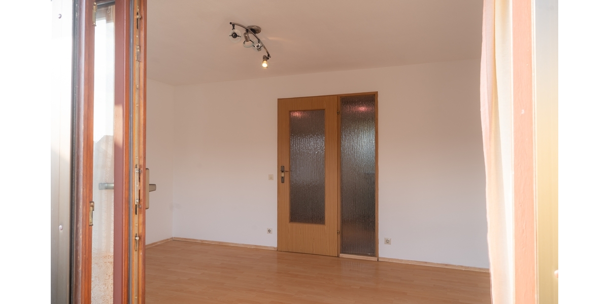 Sonnige Dachgeschoss-Oase mit PV-Anlage und Balkon - Etagenwohnung Schorndorf | Angebot:26818454