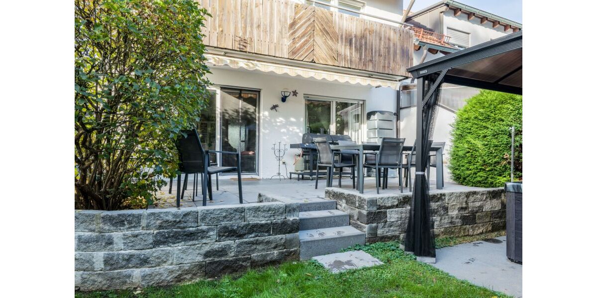 Provisionsfrei* Moderne, großzügige Doppelhaushälfte mit Einliegerwohnung, Garten, Carport, Solaranlage, Sauna & Jacuzzi, bezugsfrei - Doppelhaushälfte Uhingen | Angebot:27685704