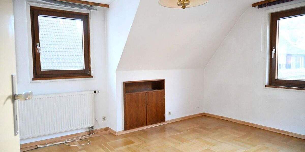 Einfamilienhaus Bad Urach - 5 Zimmer, 143 m&sup2;, 375.000&euro; | Angebot:25804260