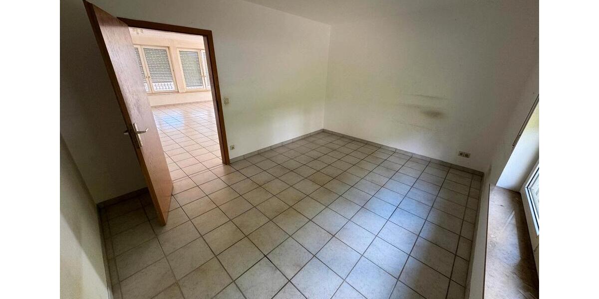 Hochparterre Göppingen Bruckwasen - 4 Zimmer, 122 m&sup2;, 1.250&euro; | Angebot:26515865