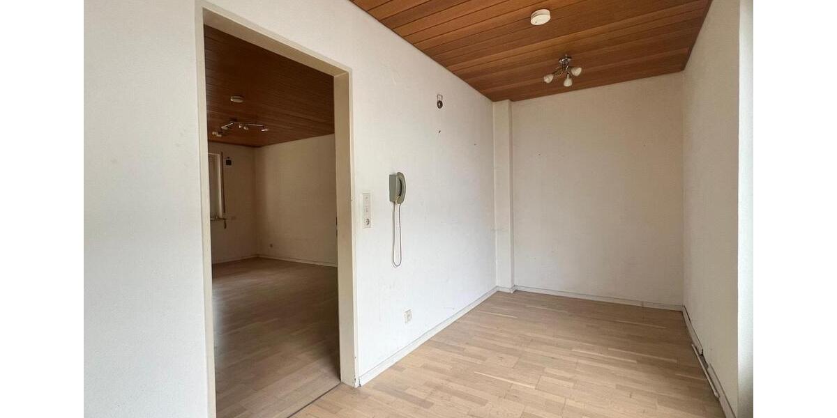 Erdgeschoßwohnung Bad Urach - 2.5 Zimmer, 68 m&sup2;, 190.000&euro; | Angebot:25572275