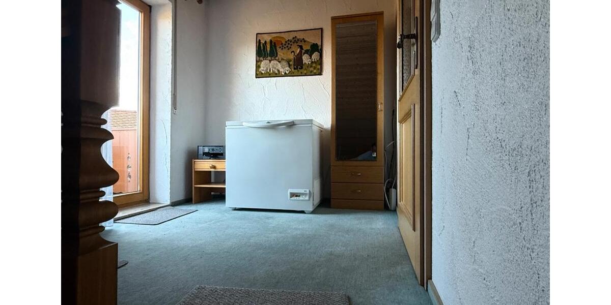 Dachgeschoßwohnung Essingen - 1 Zimmer, 18 m&sup2;, 370&euro; | Angebot:24727465