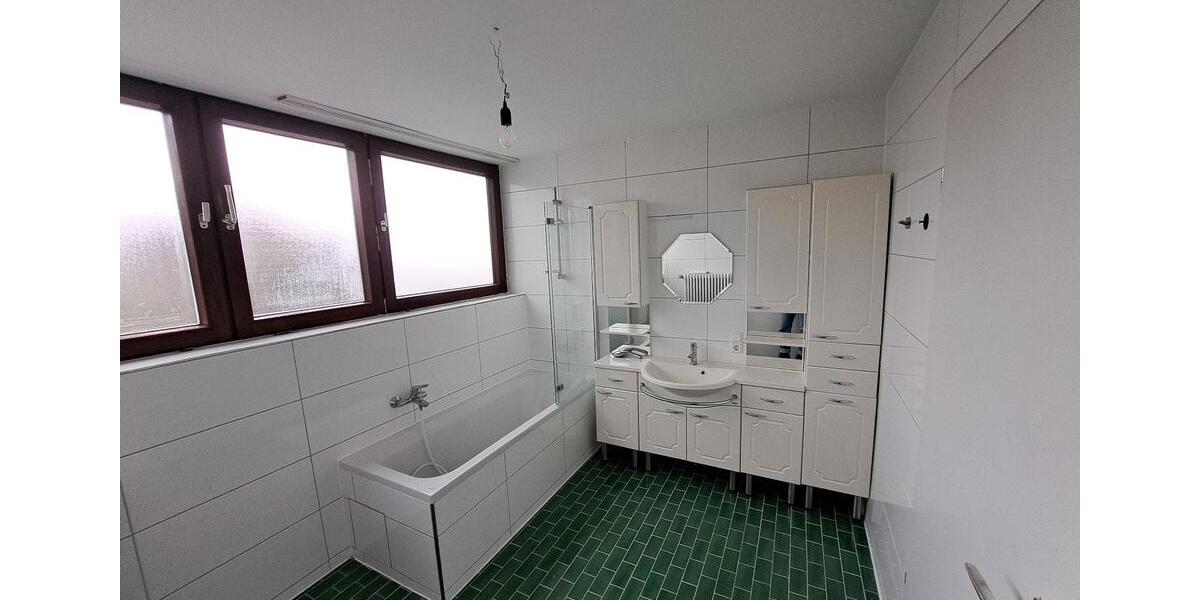 Villa Laichingen - 11 Zimmer, 318 m&sup2;, 2.400&euro; | Angebot:27623338
